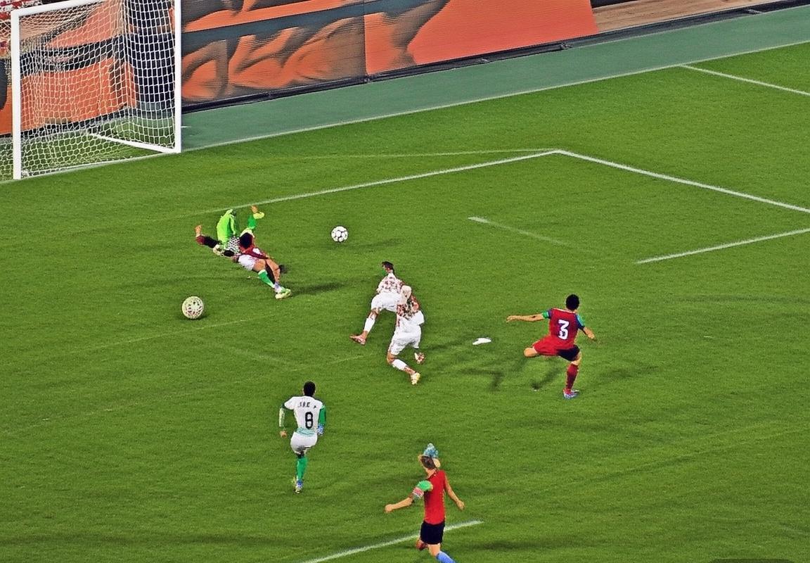 伊朗VS阿曼：巅峰对决，伊朗展现亚洲足球实力，战术对决与精彩瞬间回顾(图3)