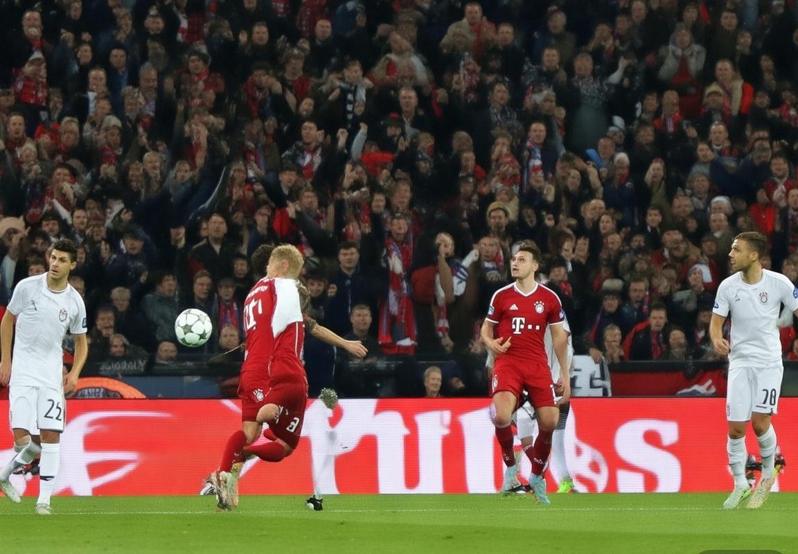 欧冠激战巴黎拜仁：裁判判罚争议全解析(图3)